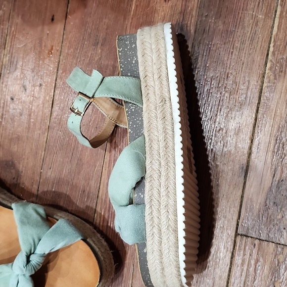 Madhuri Mint/Sage Green Platform Sandals By Patrizia Spring Step - Picture 4 of 6